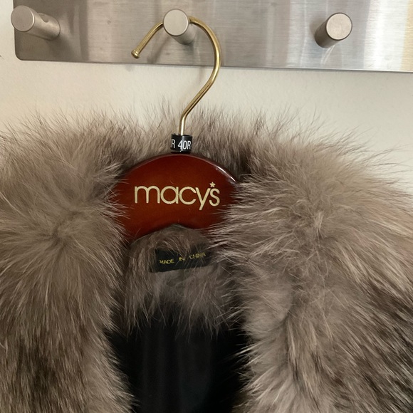 Beautiful mink coat with blue fox collar that runs down. Very warm, light, cozy - Picture 5 of 10